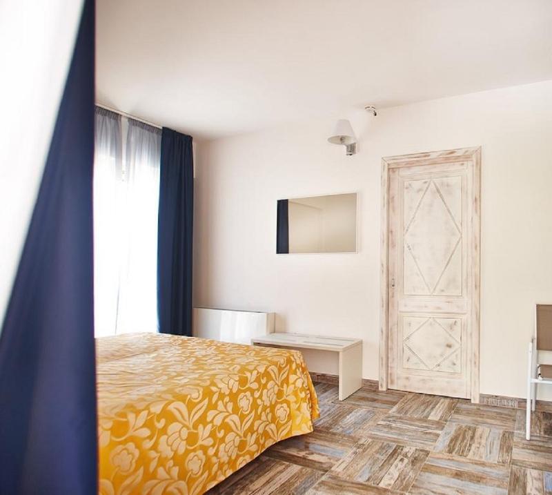 Hotel Muita Di Mari ซานตา เตเรซา กัลลูรา ภายนอก รูปภาพ