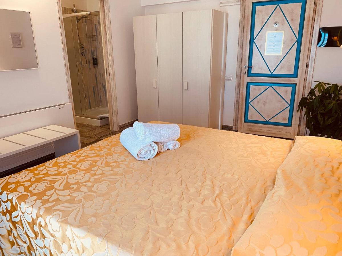 Hotel Muita Di Mari ซานตา เตเรซา กัลลูรา ภายนอก รูปภาพ