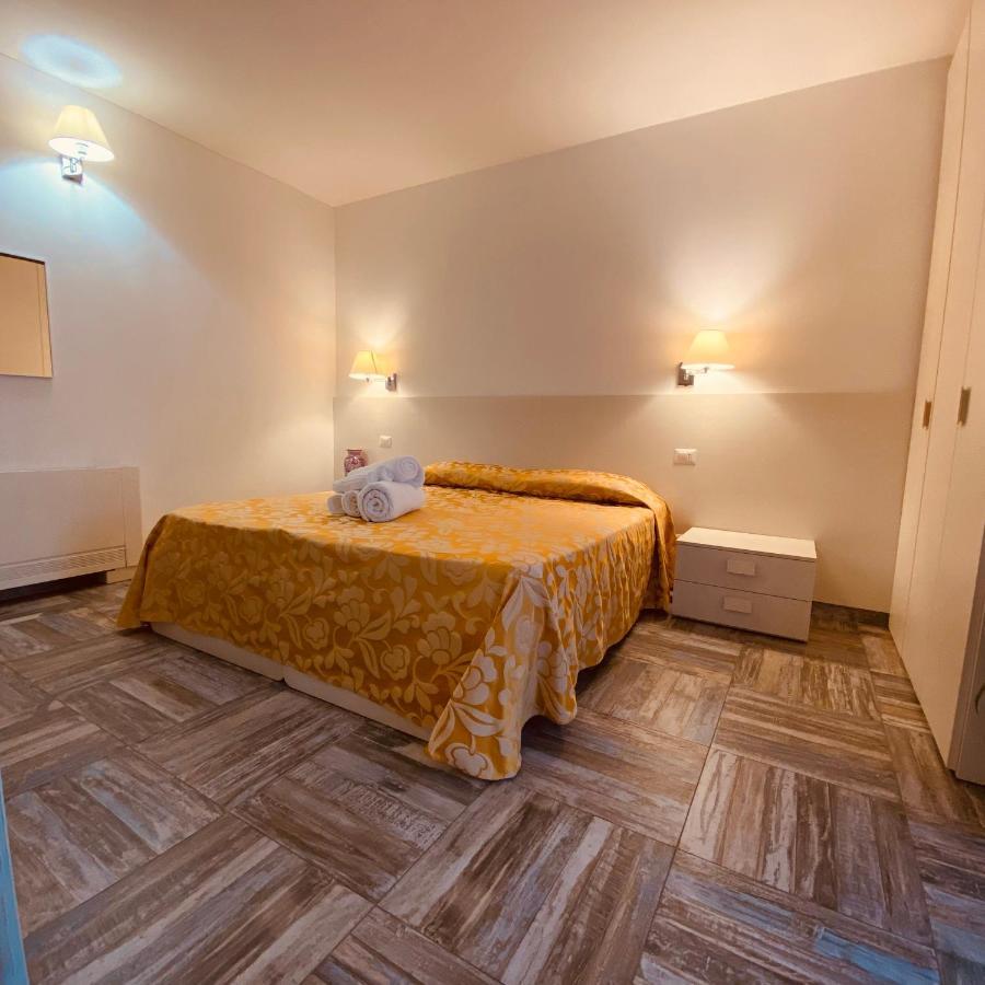 Hotel Muita Di Mari ซานตา เตเรซา กัลลูรา ภายนอก รูปภาพ