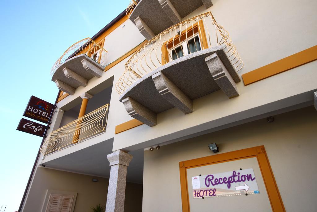 Hotel Muita Di Mari ซานตา เตเรซา กัลลูรา ภายนอก รูปภาพ