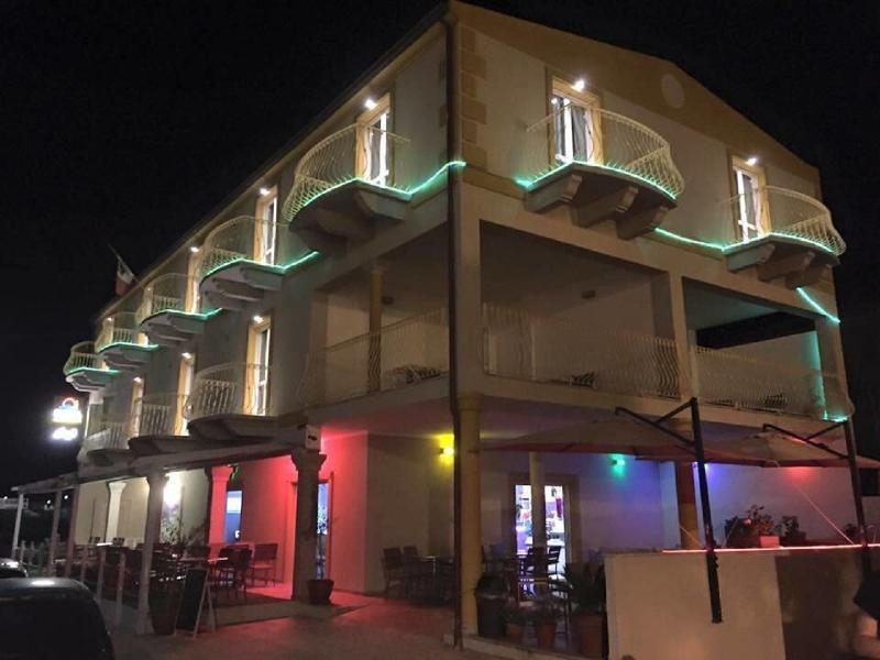 Hotel Muita Di Mari ซานตา เตเรซา กัลลูรา ภายนอก รูปภาพ