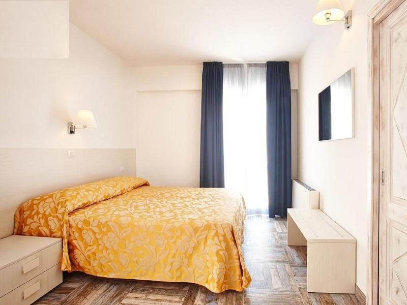 Hotel Muita Di Mari ซานตา เตเรซา กัลลูรา ภายนอก รูปภาพ